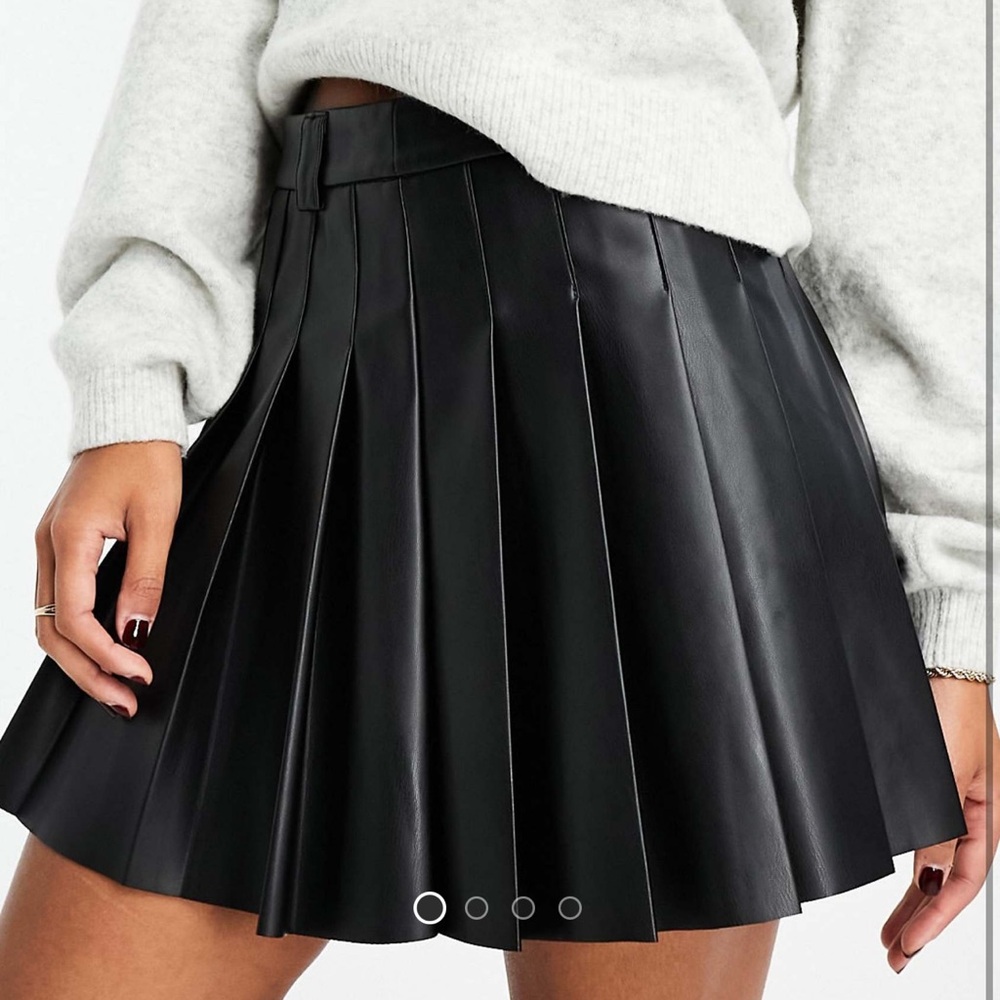 Stradivarius Black Pleated Mini Skirt
